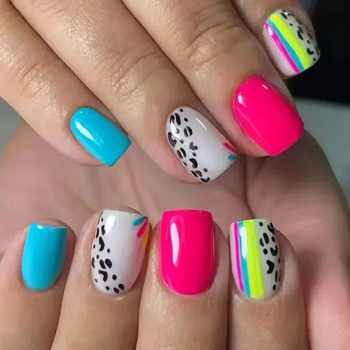 24 Pcs Cute Mini Flower Press On Nails-16